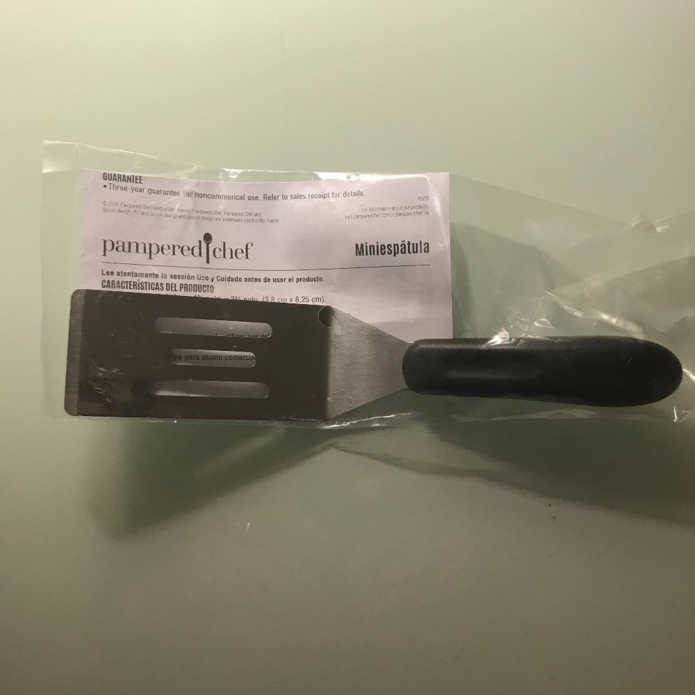 New, in bag, Pampered Chef Mini Serving Spatula